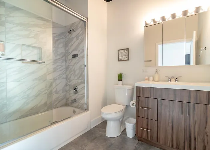 Slumber - Mccormick 3* Chicago